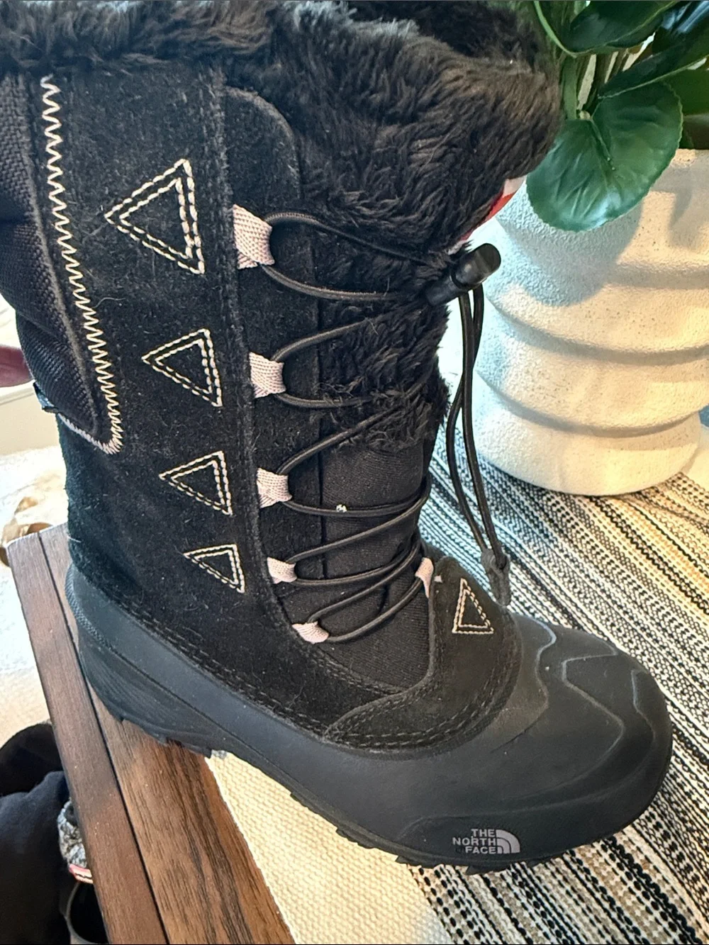 North Face Youth Girls Black Winter Snow Boots Faux Fur Lined Heat Seeker Size 4